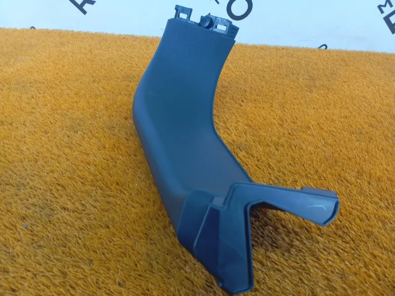 Обшивка двери багажника