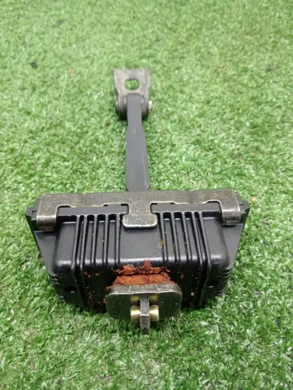 Ограничитель двери