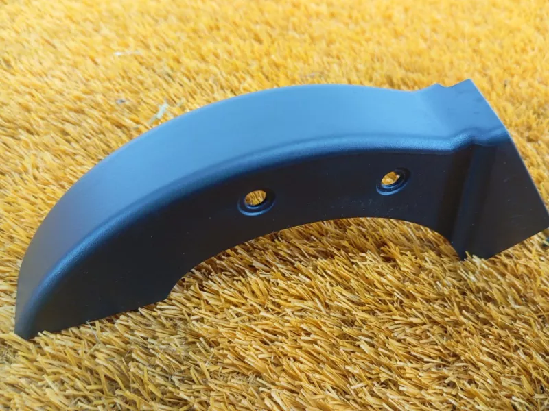 Накладка петли крышки багажника