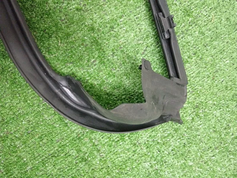 Уплотнитель стекла двери