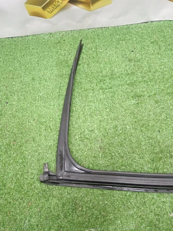 Уплотнитель стекла двери