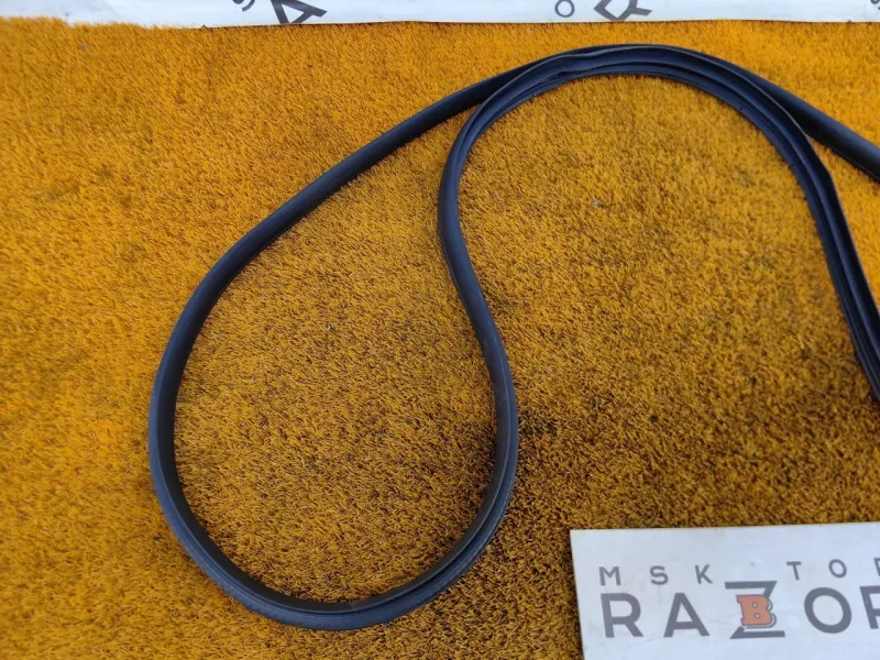 Уплотнитель проема двери