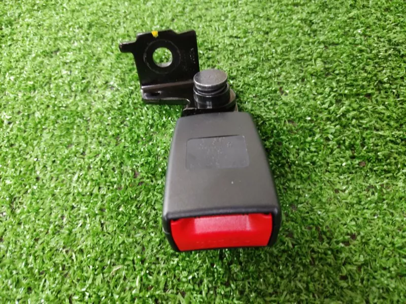 Ответная часть ремня безопасности