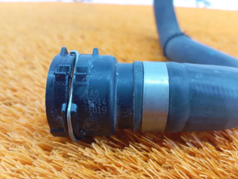 Патрубок системы охлаждения