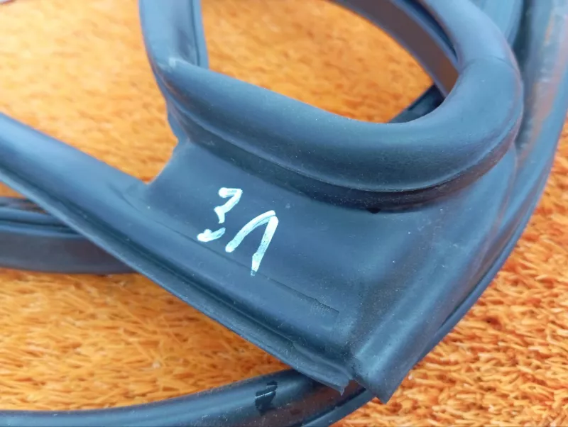 Уплотнитель двери