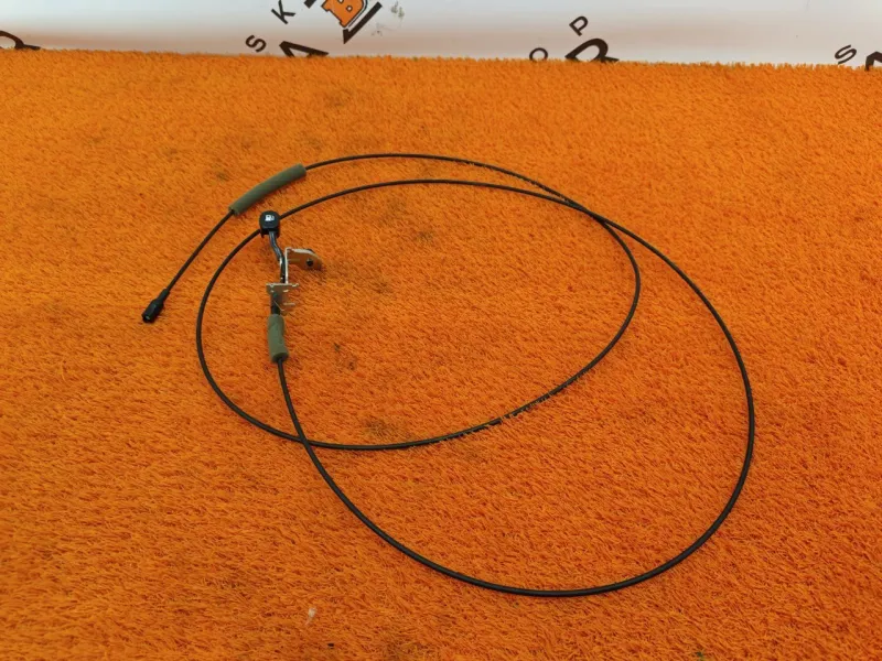 Трос лючка топливного бака