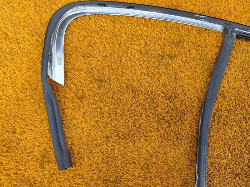 Уплотнитель стекла двери