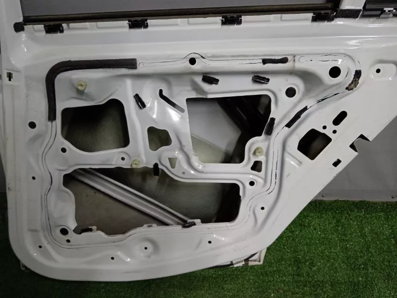 Дверь BMW 3-Series 2005 41007203648 E90, задняя правая