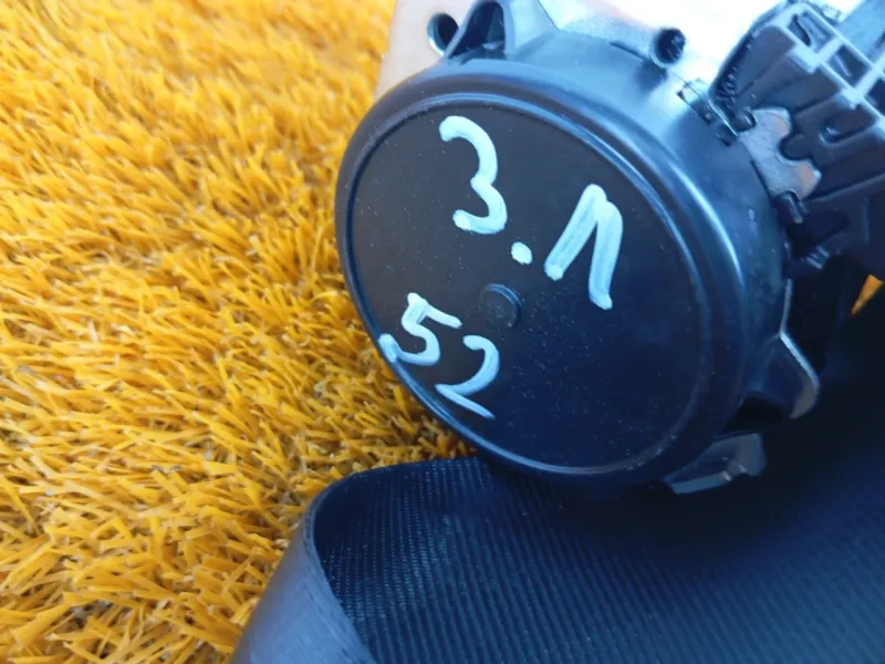 Ремень безопасности