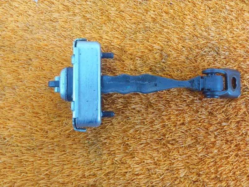 Ограничитель двери