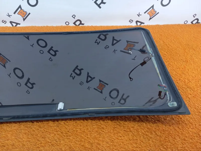 Стекло заднее