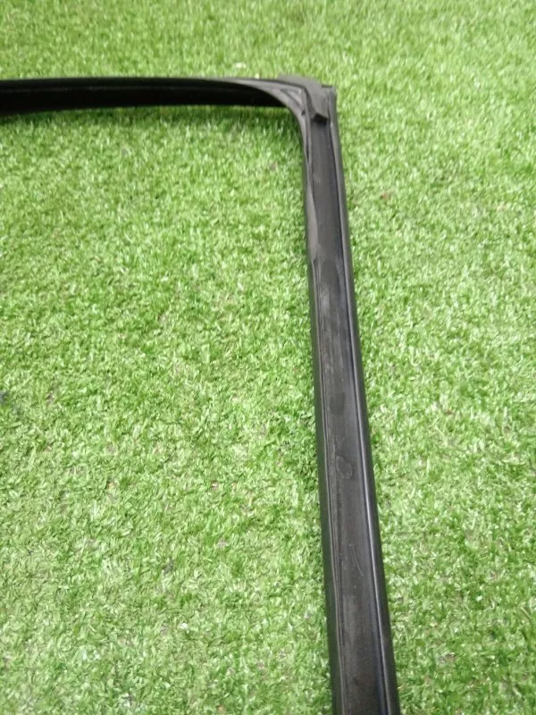 Уплотнитель стекла двери