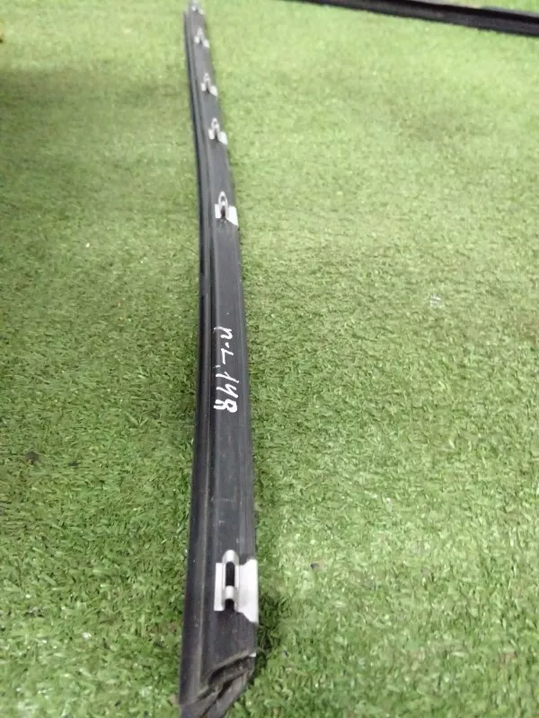 Уплотнитель стекла двери