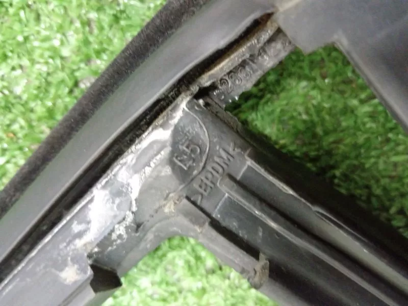 Уплотнитель стекла двери