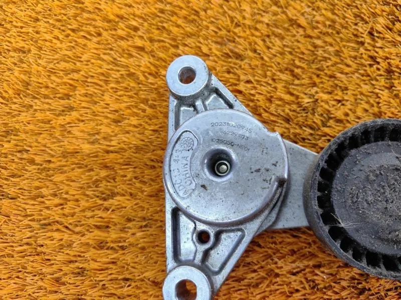 Ролик натяжной навесного оборудования