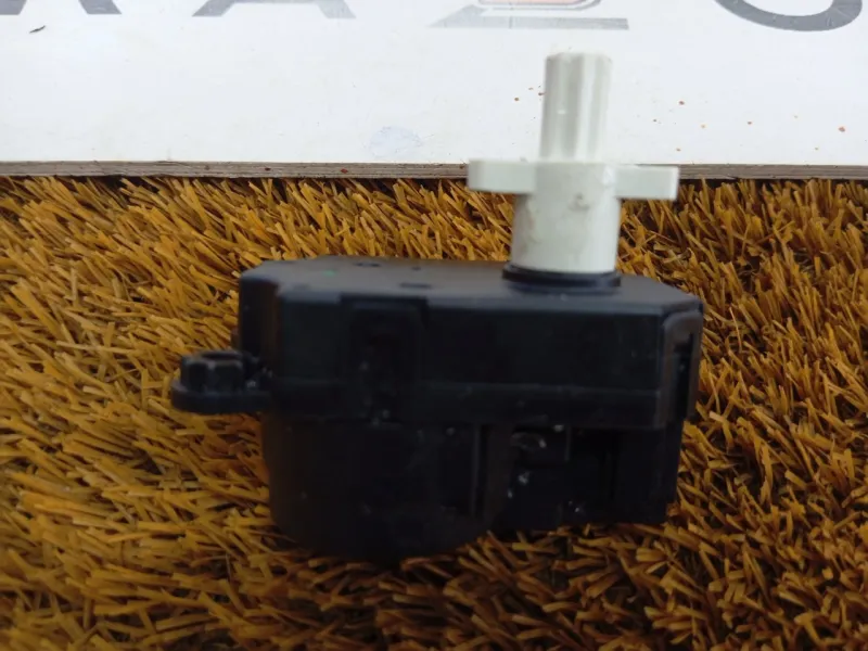 Моторчик заслонки печки