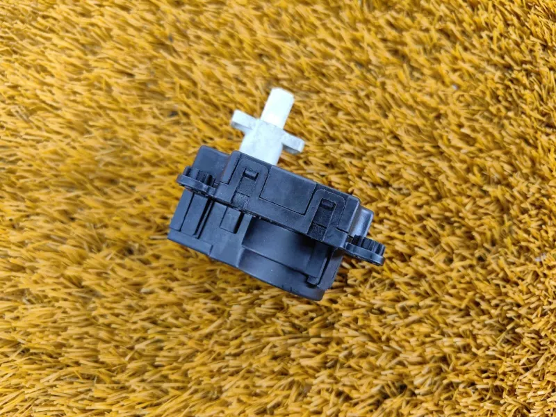 Моторчик заслонки печки