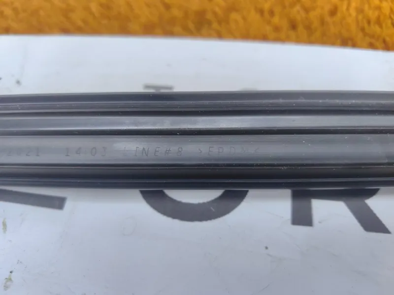 Уплотнитель стекла двери