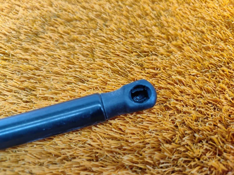 Амортизатор капота