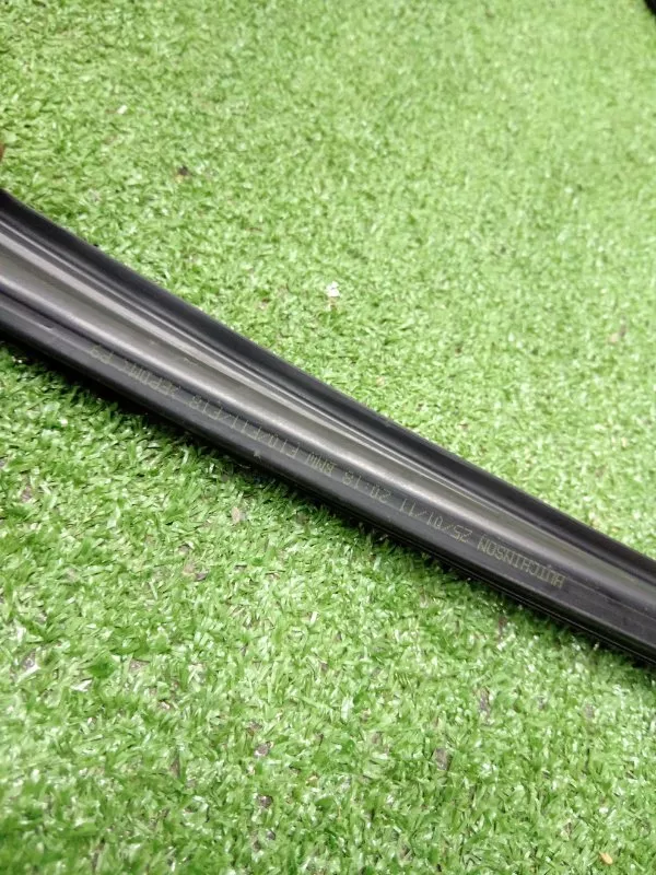 Уплотнитель стекла двери