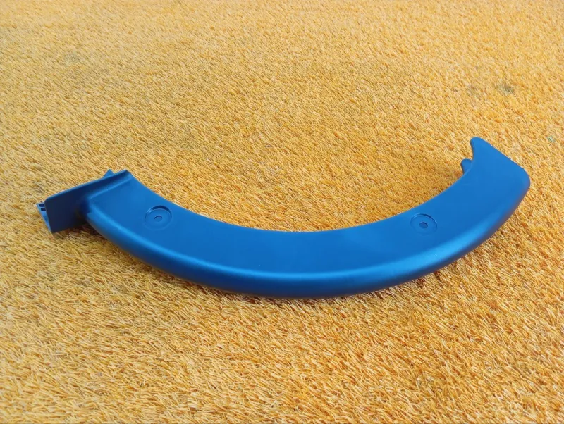 Накладка петли крышки багажника