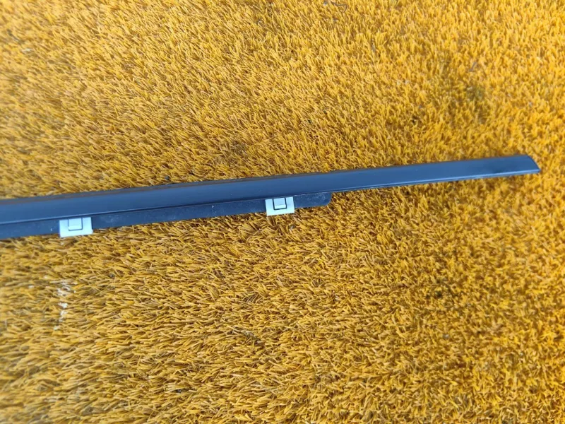 Уплотнитель стекла двери