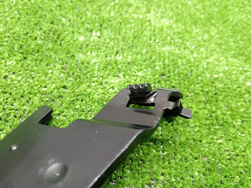 Кронштейн обшивки стойки