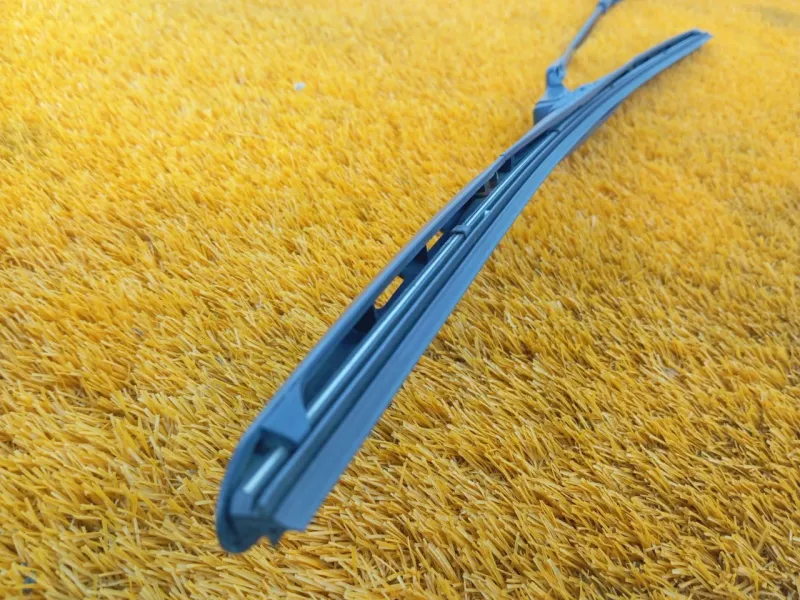 Поводок стеклоочистителя лобового стекла