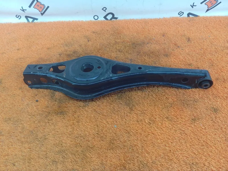 Рычаг подвески нижний