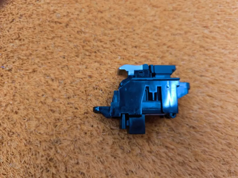 Кнопка стояночного тормоза