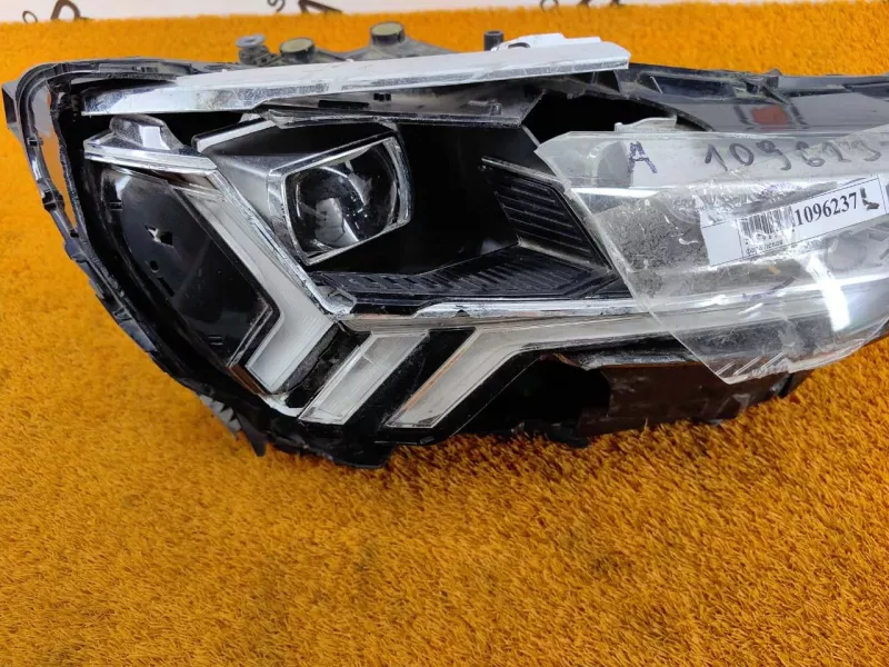 Фара ксеноновая