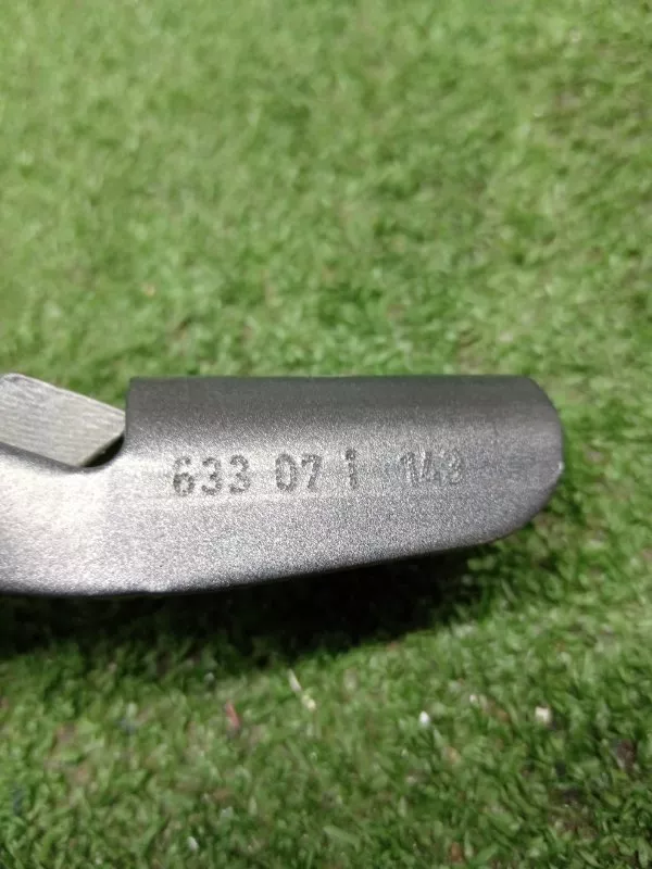 Петля двери багажника