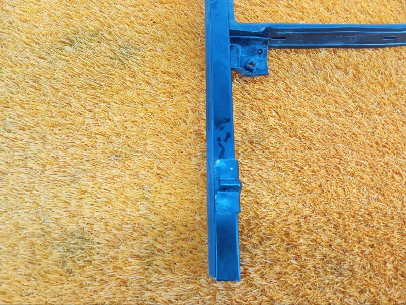 Уплотнитель стекла двери