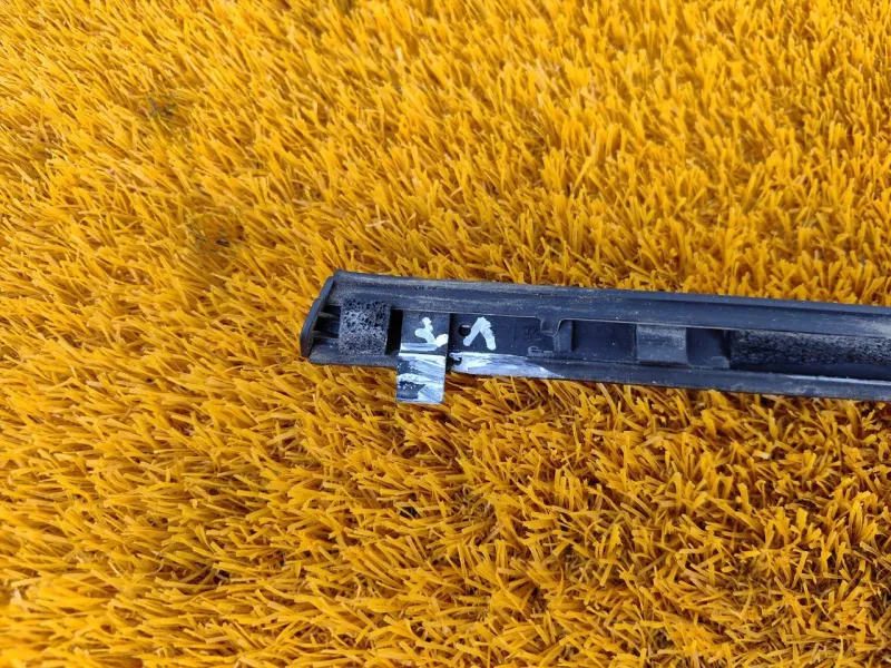 Уплотнитель стекла двери