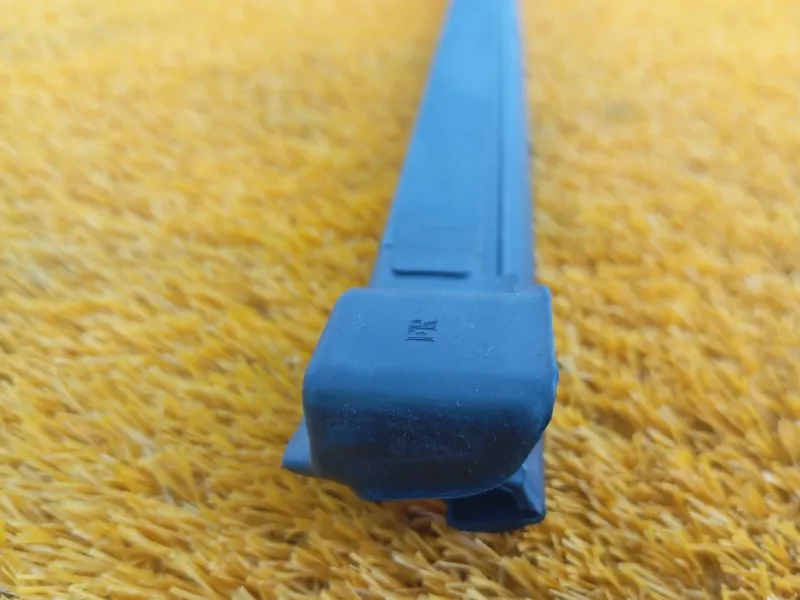 Уплотнитель стекла двери