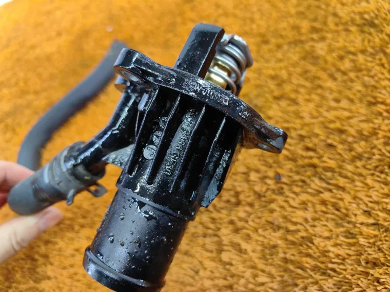 Патрубок термостата