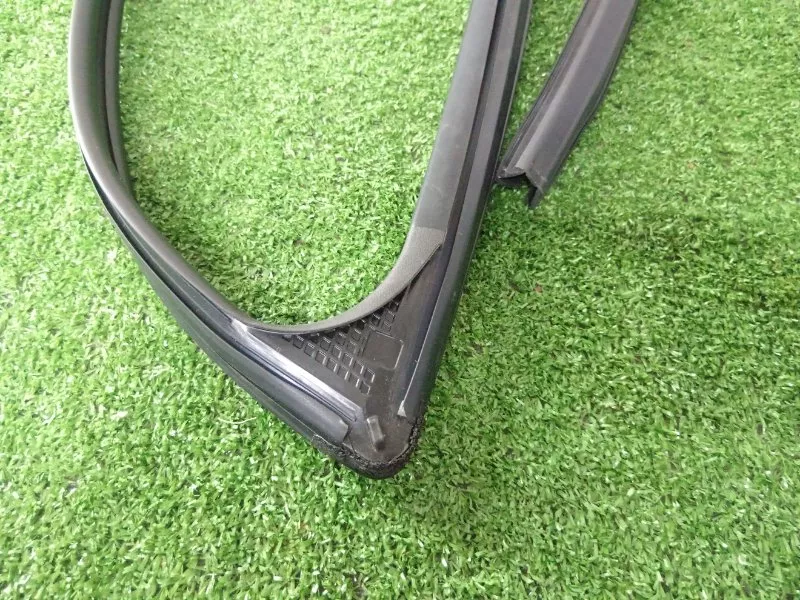 Уплотнитель стекла двери