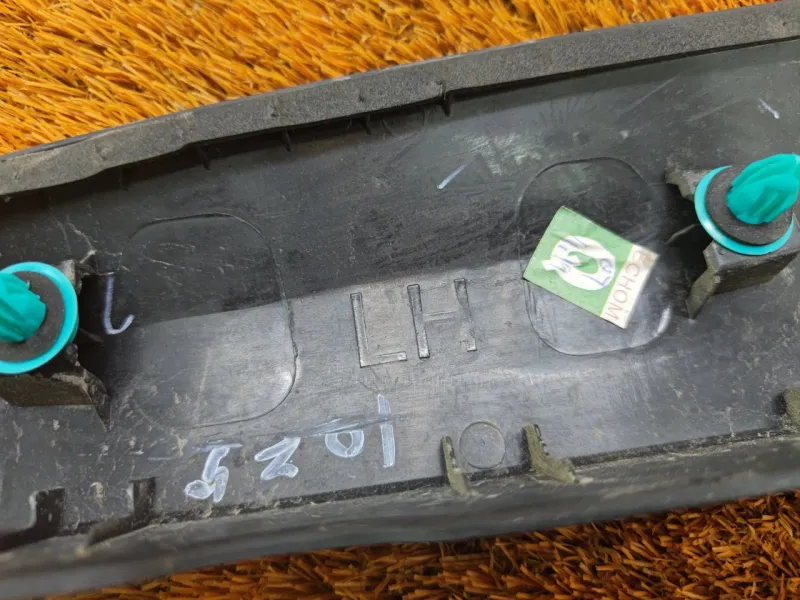 Молдинг на крыло