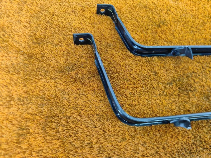 Крепление топливного бака (Кронштейн топливного бака)