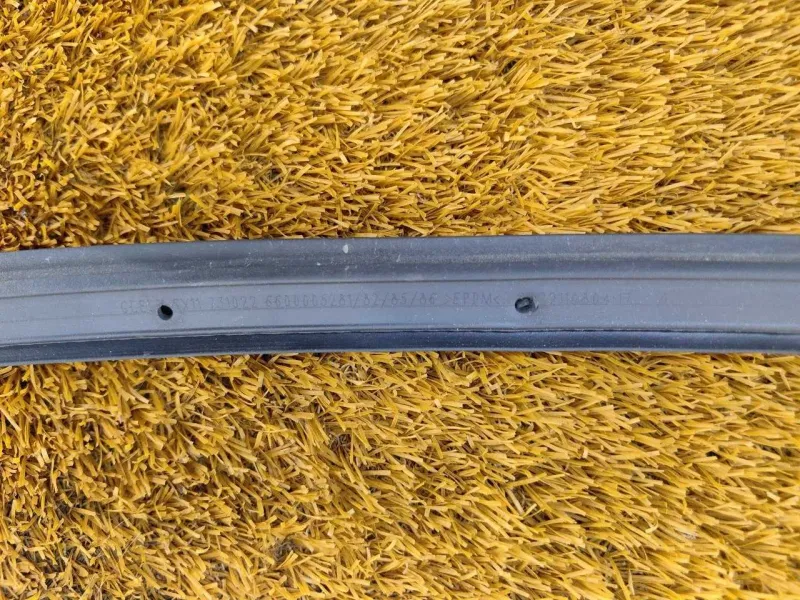 Уплотнитель двери