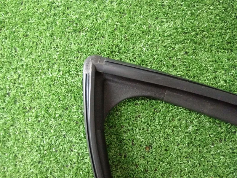 Уплотнитель стекла двери