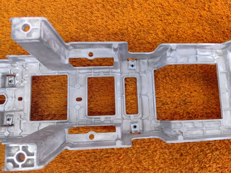 Кронштейн центральной консоли