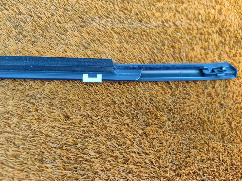 Молдинг стекла