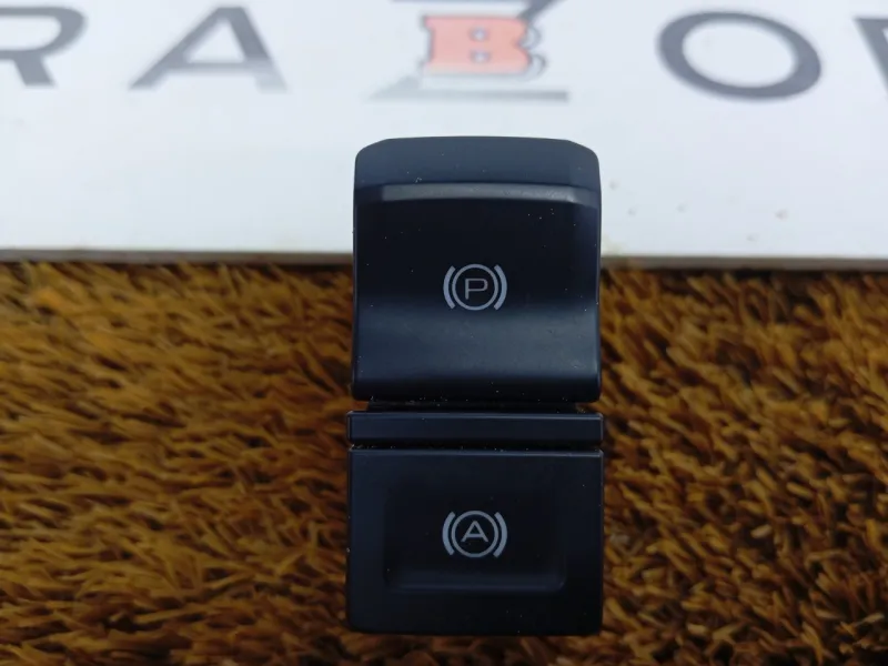 Кнопка стояночного тормоза