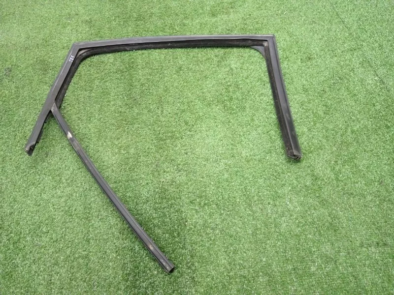 Уплотнитель стекла двери