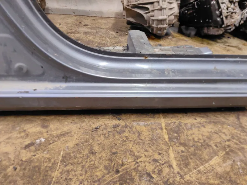 Порог с центральной стойкой