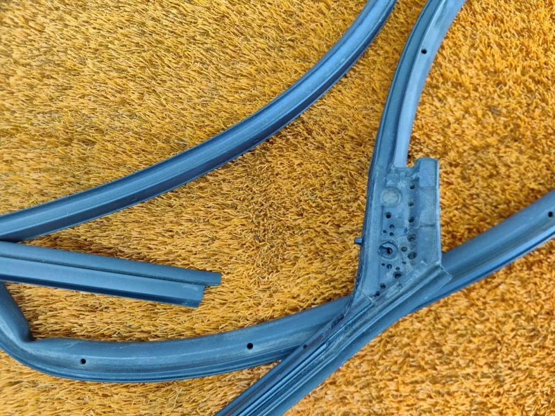 Уплотнитель двери