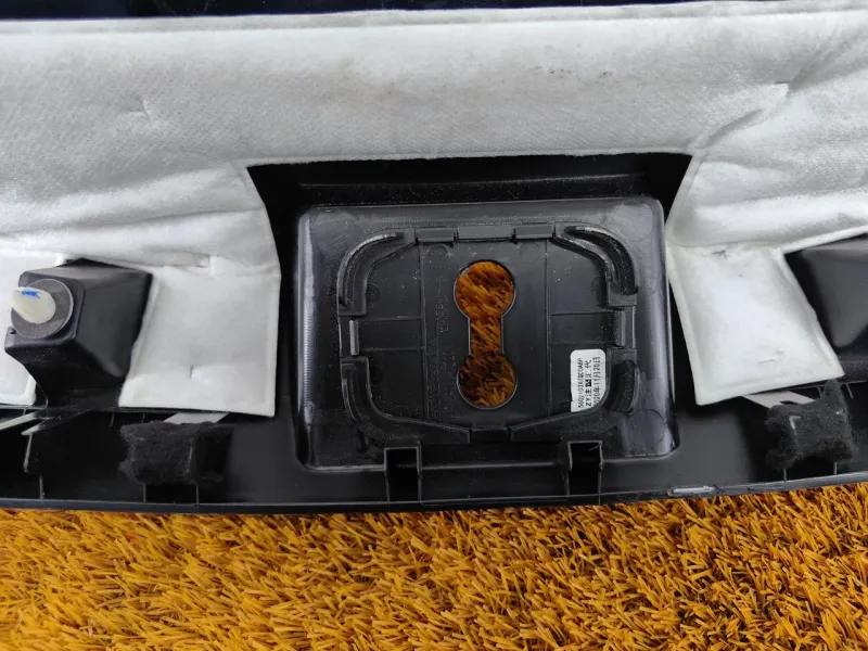 Накладка замка багажника