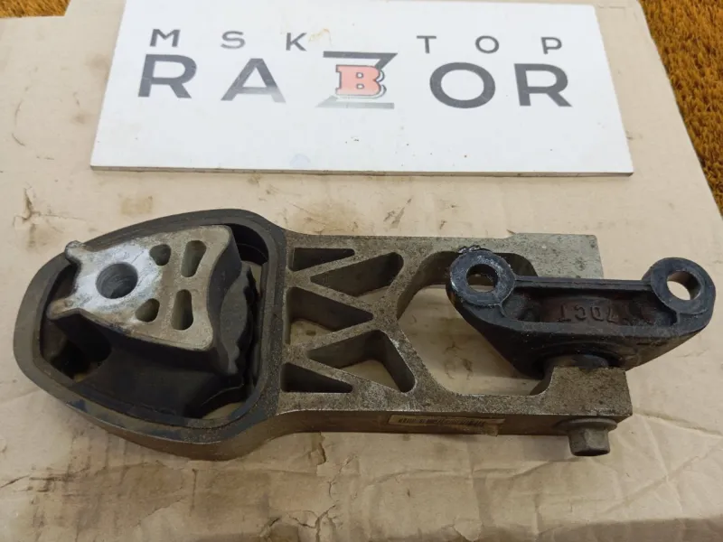 Подушка двигателя