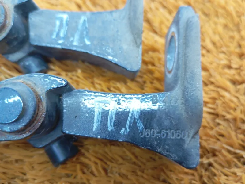 Петля двери